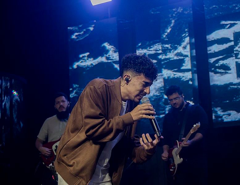 Ricardo Batista lança sua primeira música: trajetória e desafios na carreira gospel