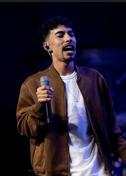 Ricardo Batista lança sua primeira música: trajetória e desafios na carreira gospel