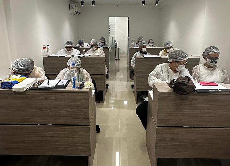 Aprimoramento Profissional e Experiência Inesquecível: Os Cursos de Renata Horn em Niterói