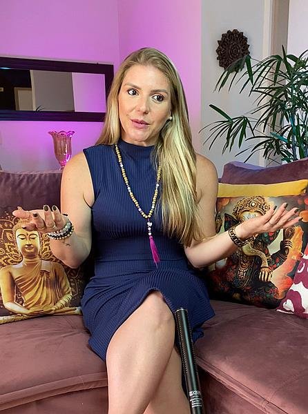 Conheça Juliana D’Elboux, especialista em autoconhecimento e bem-estar