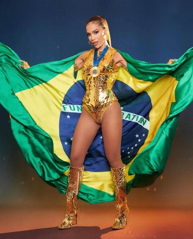 Madame Sher Corsets desenvolve corset inspirado no ouro olímpico para Anitta