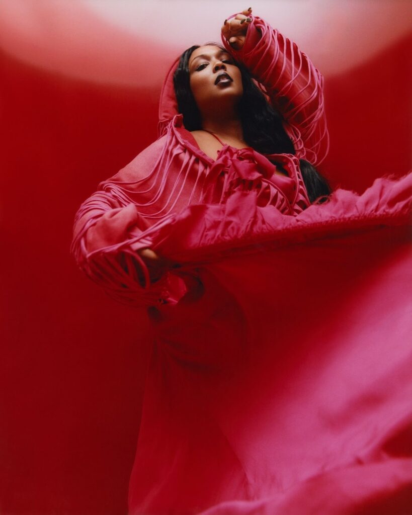 Lizzo lança novo single e vídeo “Still Bad”