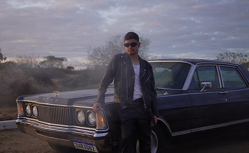 Diego Gomes apresenta o EP “Alomorfia”, seu primeiro projeto no pop com mensagens sobre amor próprio e autodescoberta