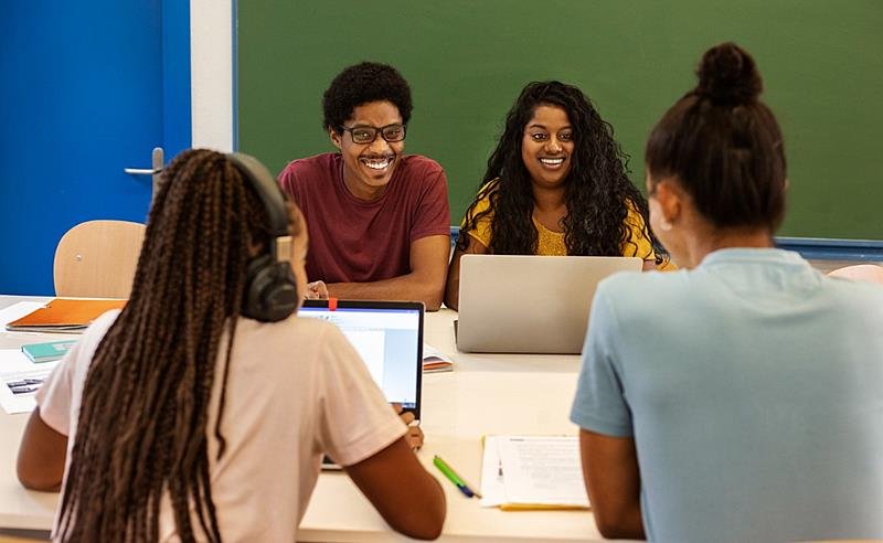 Estácio lança cursos profissionalizantes para jovens e adultos