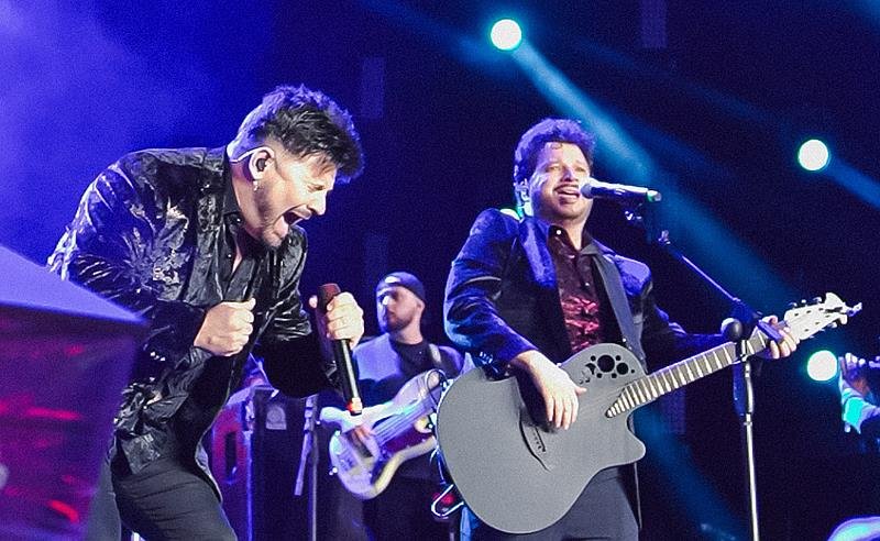 Luiz Cláudio & Giuliano encantam o público da ExpoLondrina 2025 com grandes hits