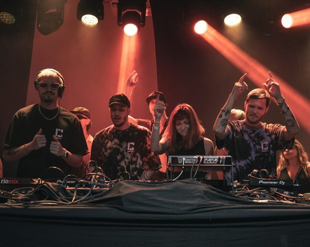 Rio ME celebra 12 anos com Wade e grandes nomes da cena da música eletrônica