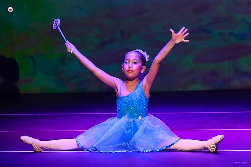 Lorena Leal: Talento, Elegância e Movimento em Cada Passo