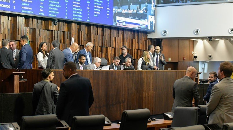 Alerj aprova projeto que libera contratação de policiais de folga para patrulhar ônibus no RJ