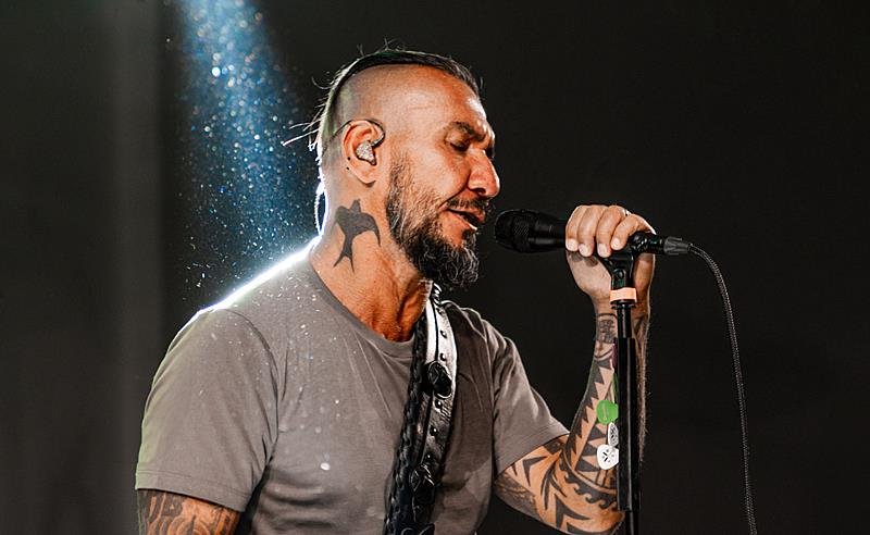 Rodolfo Abrantes se apresenta em Belém, do Pará, com show da Microfonia Tour