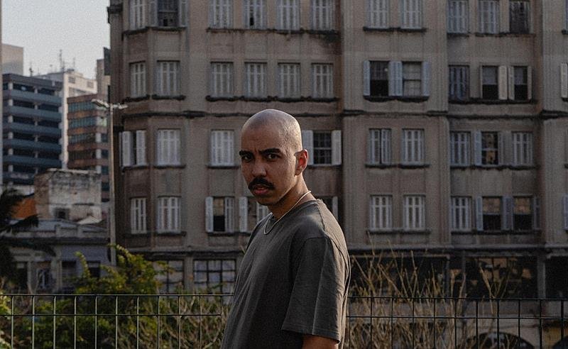 Vi Drumus estreia com Medor, um manifesto de sensibilidade e resistência