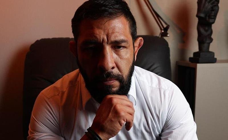 Chileno Gómez: filósofo, psicanalista e autor best-seller que une sabedoria e paternidade em prol da educação