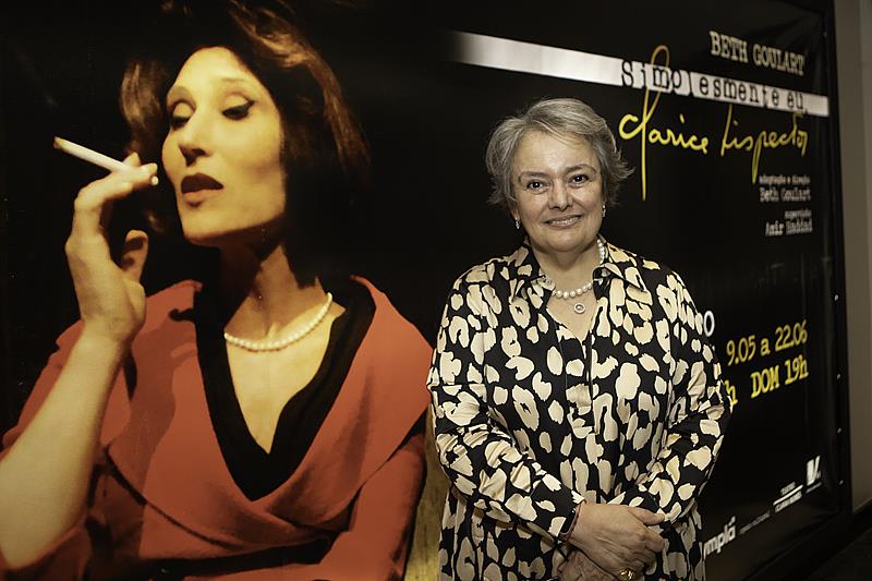 Neste fim de semana, Beth Goulart ganha carinho do filho e da neta na estreia de “Simplesmente Eu, Clarice Lispector” no Teatro Clara Nunes, RJ