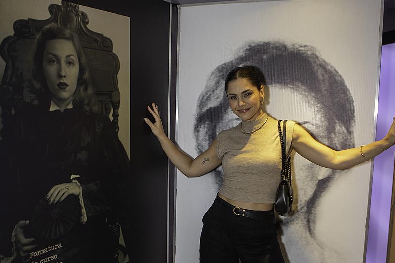 Neste fim de semana, Beth Goulart ganha carinho do filho e da neta na estreia de “Simplesmente Eu, Clarice Lispector” no Teatro Clara Nunes, RJ