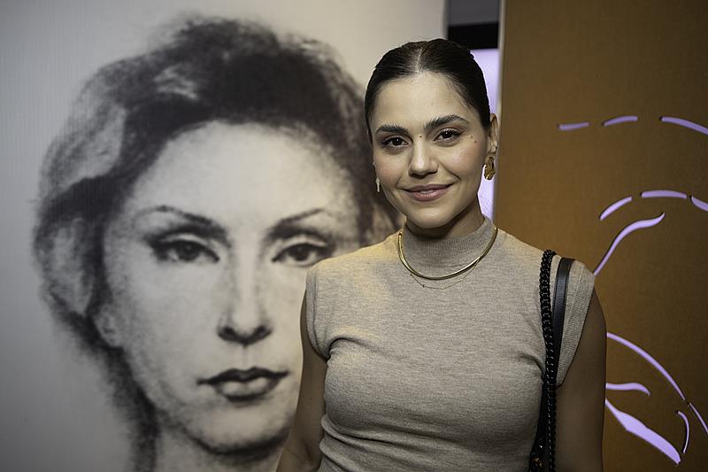 Neste fim de semana, Beth Goulart ganha carinho do filho e da neta na estreia de “Simplesmente Eu, Clarice Lispector” no Teatro Clara Nunes, RJ