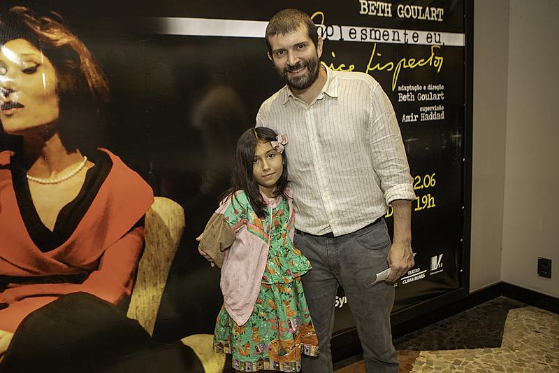 Neste fim de semana, Beth Goulart ganha carinho do filho e da neta na estreia de “Simplesmente Eu, Clarice Lispector” no Teatro Clara Nunes, RJ