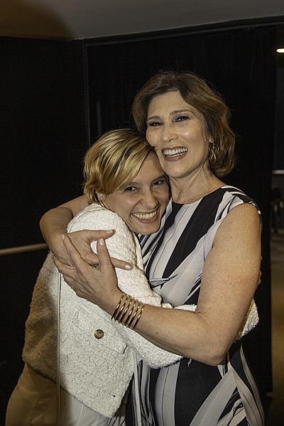 Neste fim de semana, Beth Goulart ganha carinho do filho e da neta na estreia de “Simplesmente Eu, Clarice Lispector” no Teatro Clara Nunes, RJ
