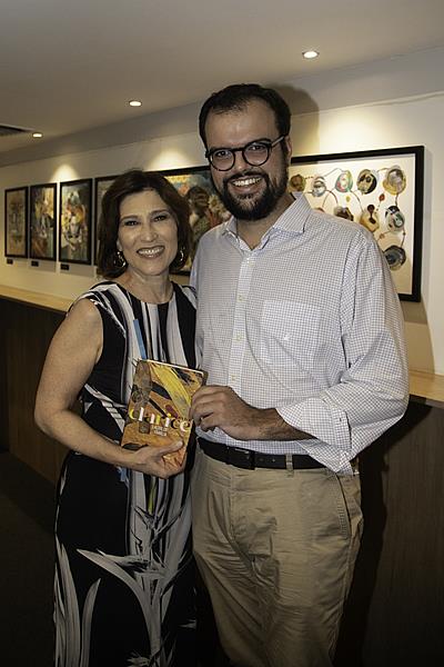 Neste fim de semana, Beth Goulart ganha carinho do filho e da neta na estreia de “Simplesmente Eu, Clarice Lispector” no Teatro Clara Nunes, RJ