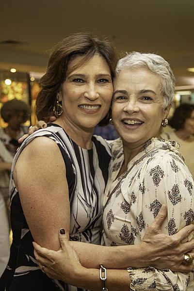 Neste fim de semana, Beth Goulart ganha carinho do filho e da neta na estreia de “Simplesmente Eu, Clarice Lispector” no Teatro Clara Nunes, RJ