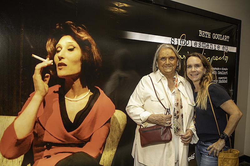 Neste fim de semana, Beth Goulart ganha carinho do filho e da neta na estreia de “Simplesmente Eu, Clarice Lispector” no Teatro Clara Nunes, RJ