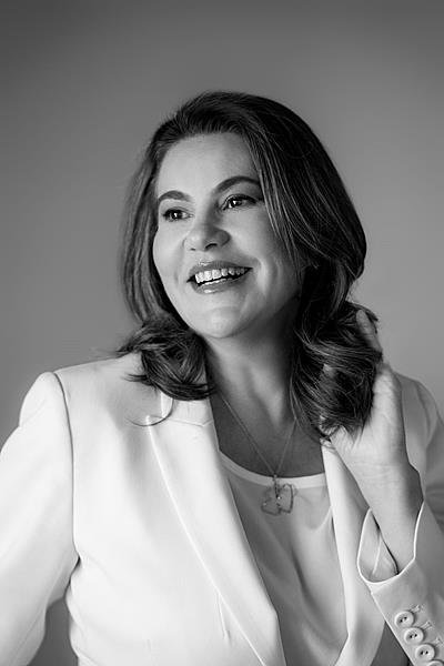 Conheça Eloisa Ayres, especialista em melasma e rejuvenescimento natural que tem transformado vidas com a dermatologia de alta performance 2 WhatsApp Image 2025 05 06 at 09.37.58 1