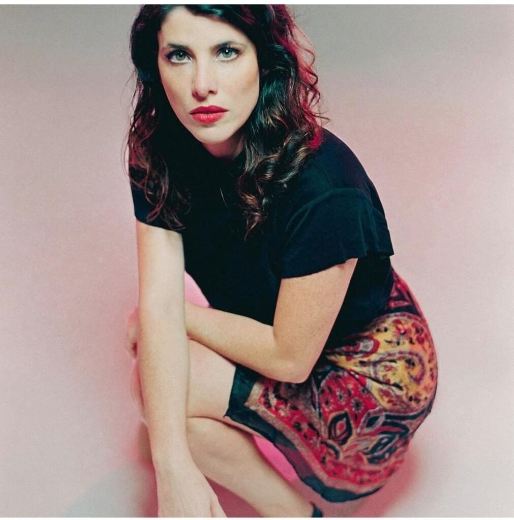 Christine Valença: cantora, compositora e multi-instrumentista, se apresenta no Mandarim da Lagoa, em um show regado a histórias