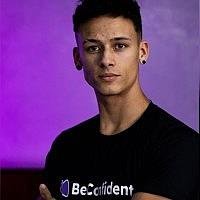 Ele aprendeu inglês em 60 dias com sua própria Inteligência Artificial