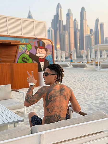 Buzeira leva família para Dubai em viagem milionária e compartilha momentos de luxo nas redes