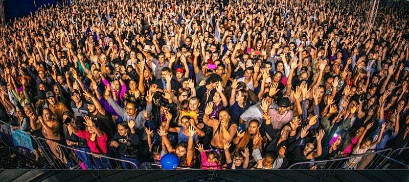 Traia Véia Arrasta Multidão Na Expo Palotina 2025 Com Show Para Mais De 30 Mil Pessoas
