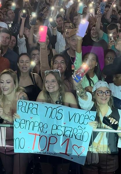 Traia Véia Arrasta Multidão Na Expo Palotina 2025 Com Show Para Mais De 30 Mil Pessoas