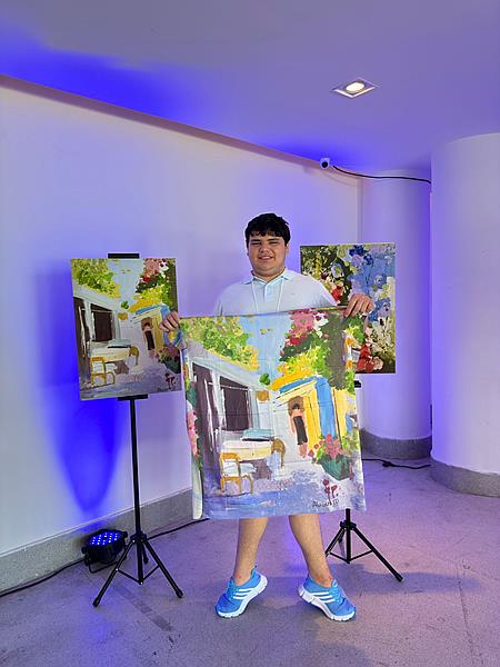Artista neurodivergente Augusto Mangussi expõe obra no Congresso Jornada do Autismo, em Brasília