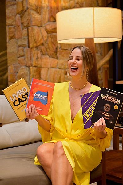 Ideias precisam ser escritas para permanecer.” diz Marcella Zorzo ao anunciar próximo livro