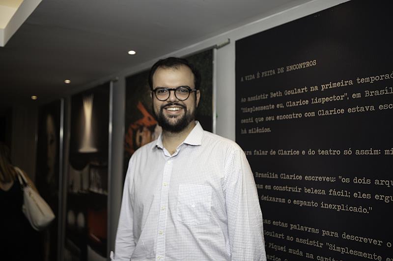Neste fim de semana, Beth Goulart ganha carinho do filho e da neta na estreia de “Simplesmente Eu, Clarice Lispector” no Teatro Clara Nunes, RJ
