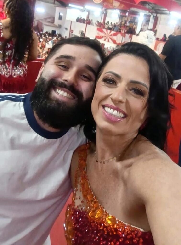 Musa da União da Ilha, Tatiana Breia curte tarde de samba na quadra da Unidos de Padre Miguel 1 Musa da União da Ilha, Tatiana Breia curte tarde de samba na quadra da Unidos de Padre Miguel
