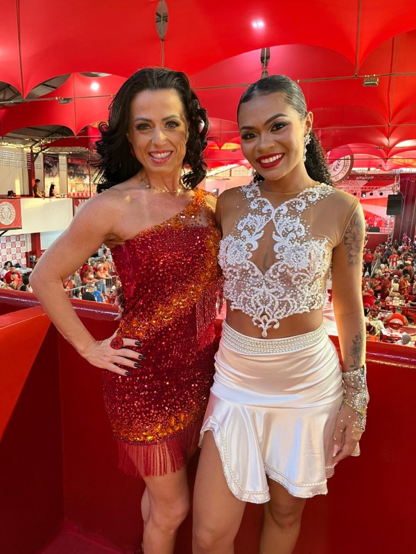 Musa da União da Ilha, Tatiana Breia curte tarde de samba na quadra da Unidos de Padre Miguel 2 Musa da União da Ilha, Tatiana Breia curte tarde de samba na quadra da Unidos de Padre Miguel