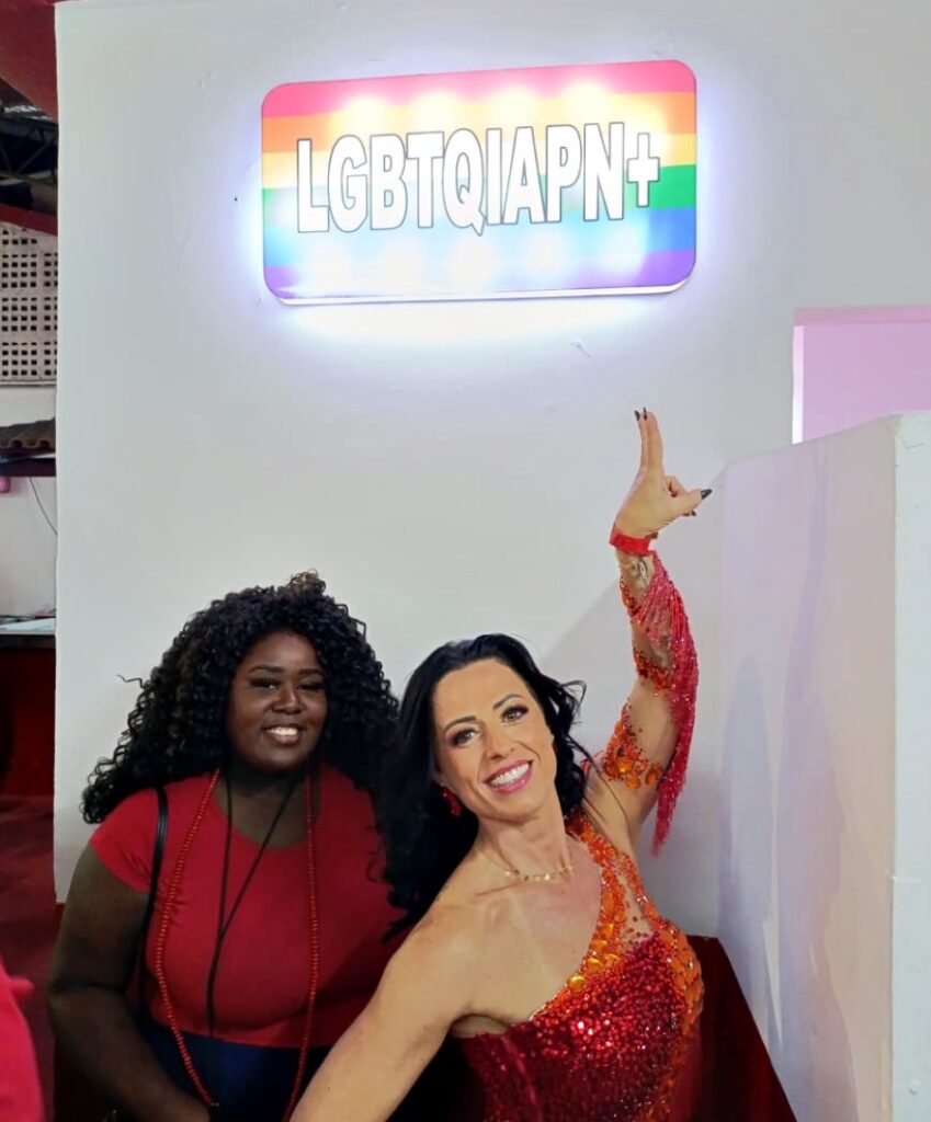 Musa da União da Ilha, Tatiana Breia curte tarde de samba na quadra da Unidos de Padre Miguel 3 Musa da União da Ilha, Tatiana Breia curte tarde de samba na quadra da Unidos de Padre Miguel