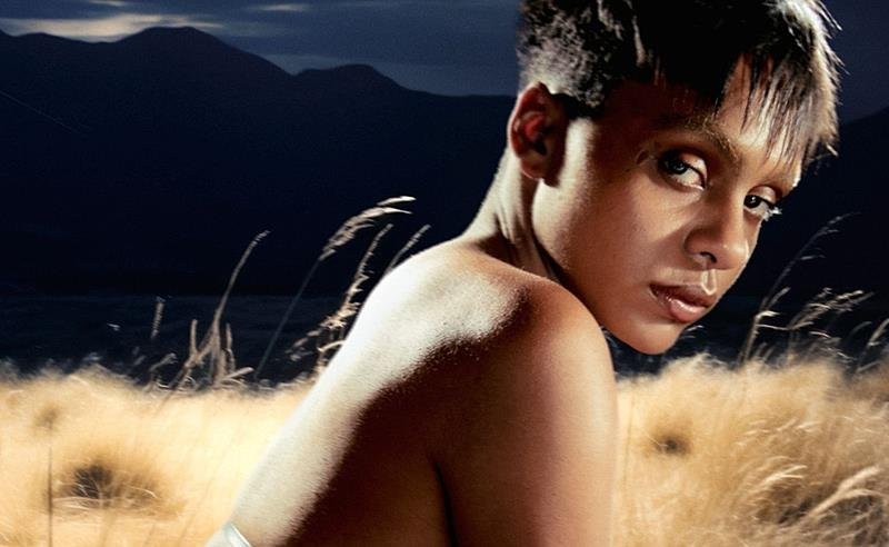 Crystal Murray invade o baile: remix de “PAYBACK” traz TRIZ, a voz de “Baile do Bruxo”, e produção explosiva de Victor WAO