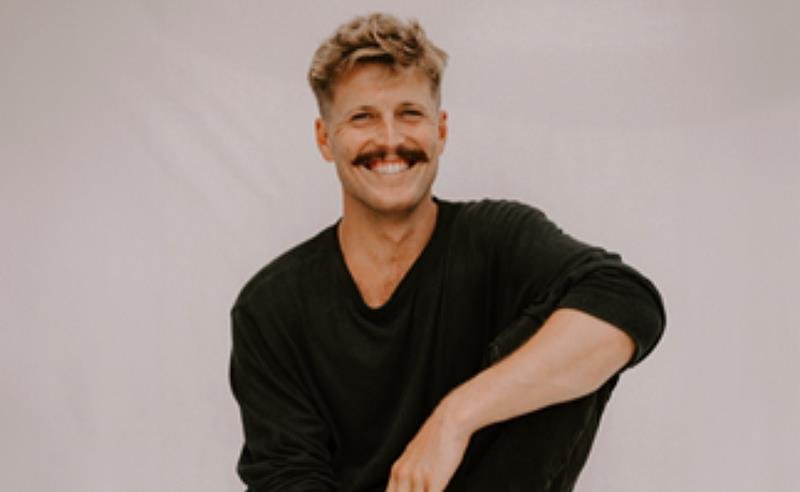 Ziggy Alberts lança releitura de “Where Does The Love Go?” com participação de Caztro Ziggy Alberts lança releitura de “Where Does The Love Go?” com participação de Caztro