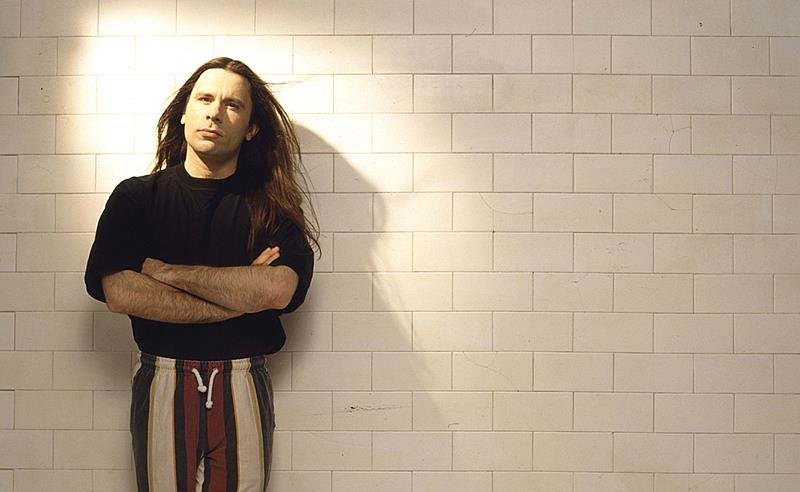 BRUCE DICKINSON anuncia álbum solo repaginado e lança single BRUCE DICKINSON anuncia álbum solo repaginado e lança single