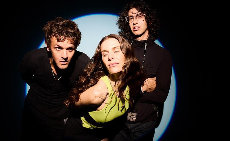 bar italia retorna com o novo single “Cowbella”