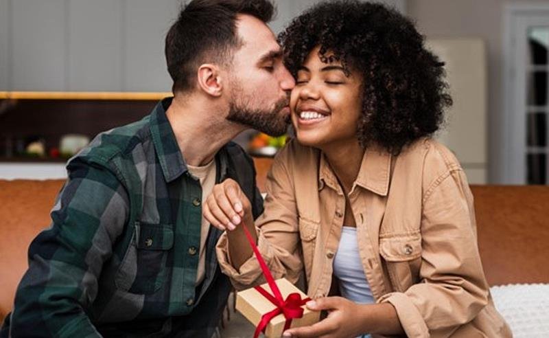 Dia dos Namorados: 12 ideias de presentes criativos, afetivos e conscientes para quem ama de verdade (e pensa fora da caixa)