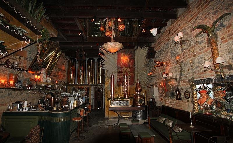 Destilaria Maravilha reaquece o Centro do Rio com produção própria de cachaça, gin e vodka