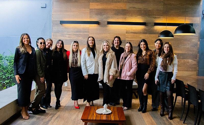 LIMEN WOMAN: Liderado por Bárbara Alvarez, o movimento que une mulheres reais em conexões transformadoras