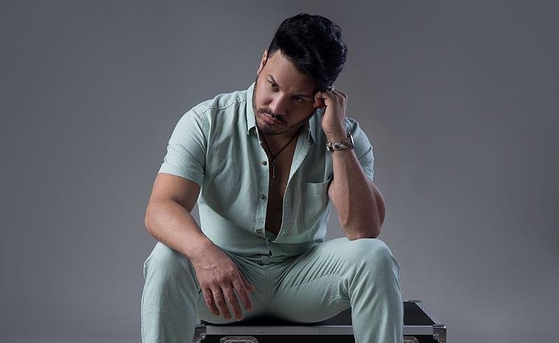 No dia em que Israel e Irã entraram em guerra, Marcelo Martins — a voz de “Tchu Tcha Tcha” — lança música pedindo paz