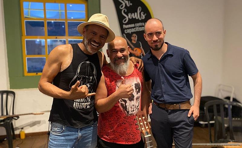Sr. Souls apresenta show “Poemas contra o Capacitismo” na Feira Criativa de Senador Canedo neste sábado (21)
