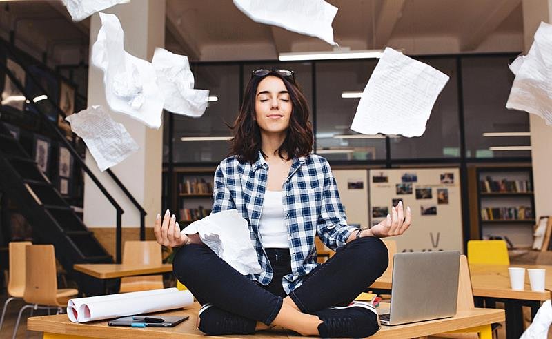 O custo da saúde mental no trabalho: quem precisa mudar?