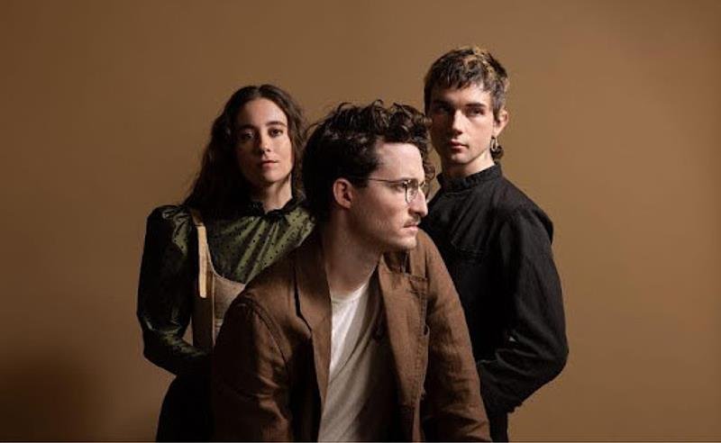 Nation of Language anuncia novo álbum e lança o single “I’m Not Ready for the Change”