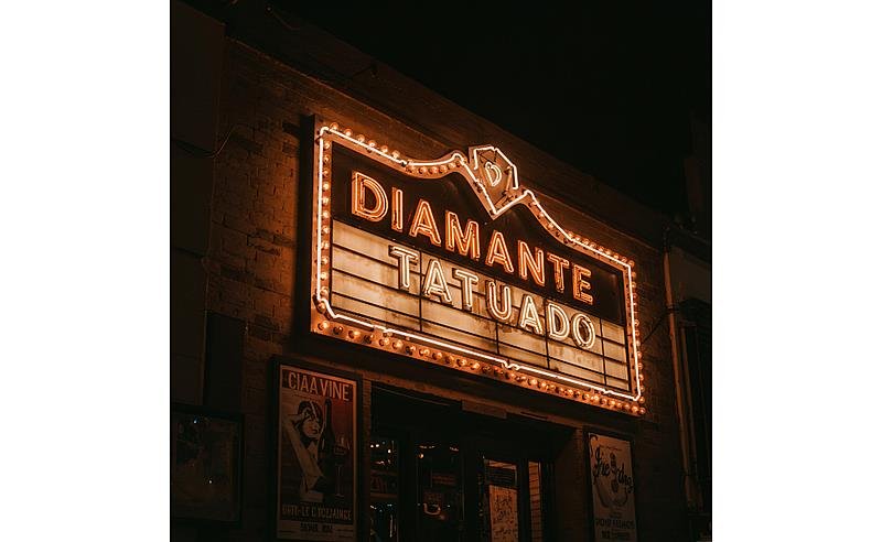 Simon Abbud e Maia Kali lançam “Diamante Tatuado” pela Marã Música
