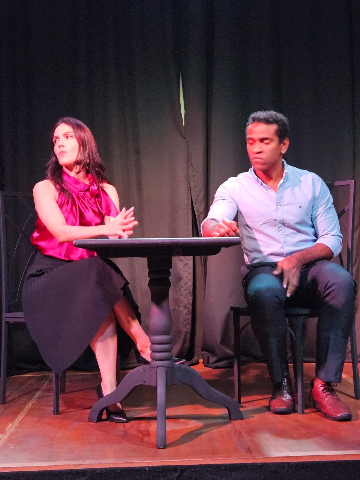 “Tudo Que É Bom…” – Uma comédia dramática sobre términos, recomeços e os bastidores emocionais de cada escolha… e o que não cabe em nenhum dos dois.” 2 “Tudo Que É Bom…” – Uma comédia dramática sobre términos, recomeços e os bastidores emocionais de cada escolha… e o que não cabe em nenhum dos dois.”