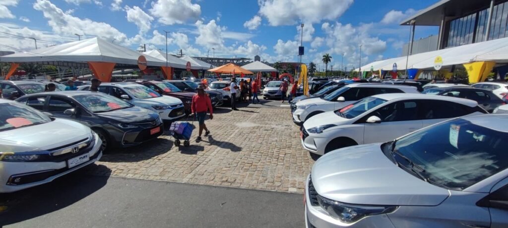 Feirão de seminovos aquece economia em Lauro de Freitas, gerando 617 empregos