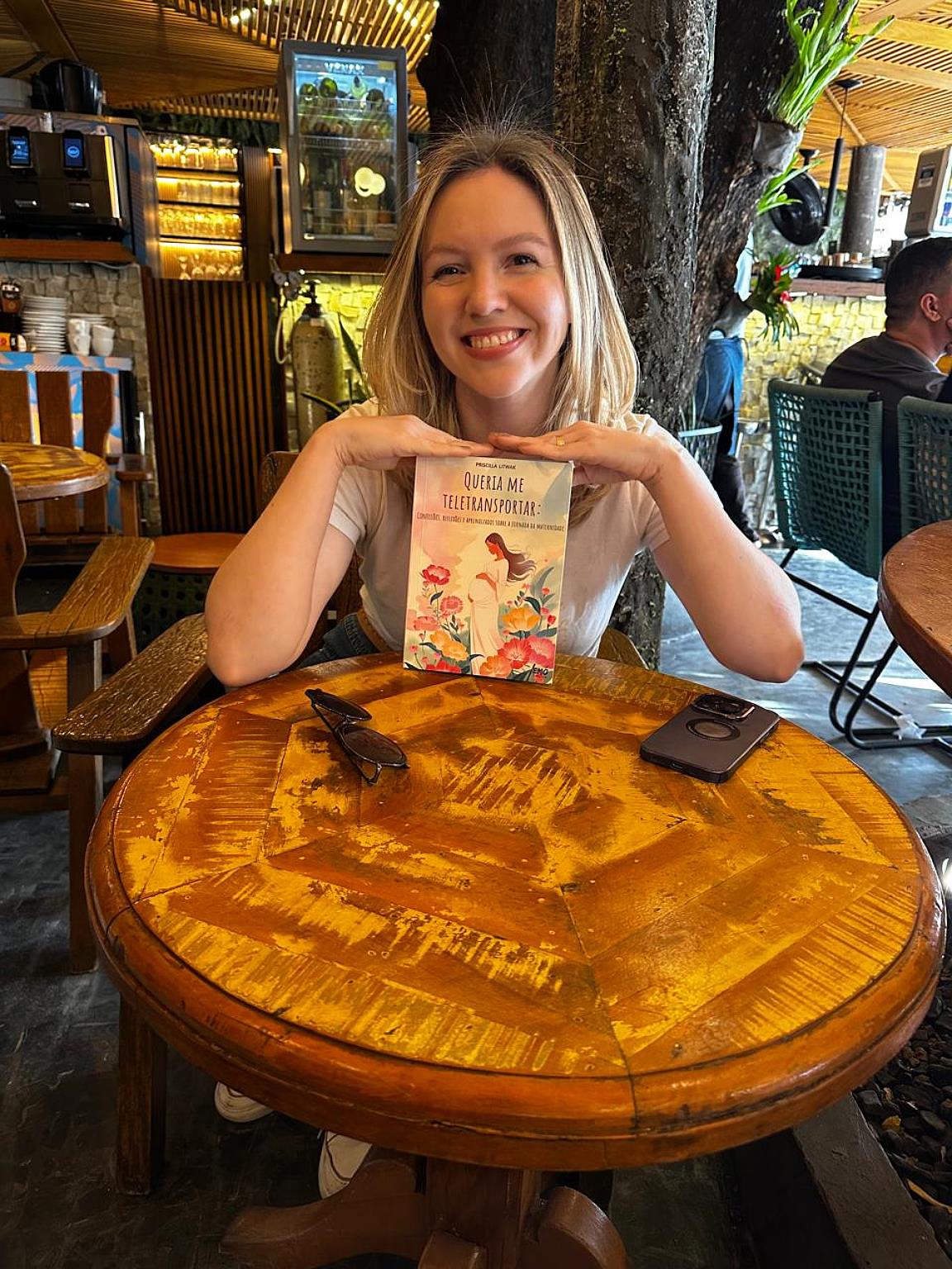 Priscilla Litwak faz lançamento duplo com foco em maternidade, acolhimento e criatividade na Bienal do Livro